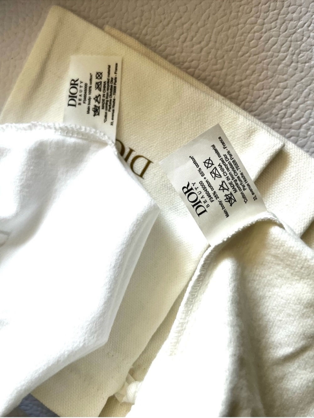 Dior cream and gold keychain pouch VIP GWP - Picture 6 of 8